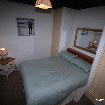 فندق Lough Derg Thatched Cottages