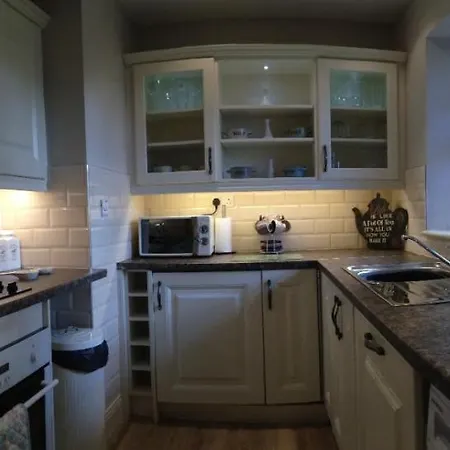 Lough Derg Thatched Cottages *