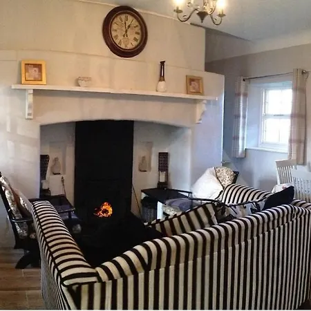 Lough Derg Thatched Cottages