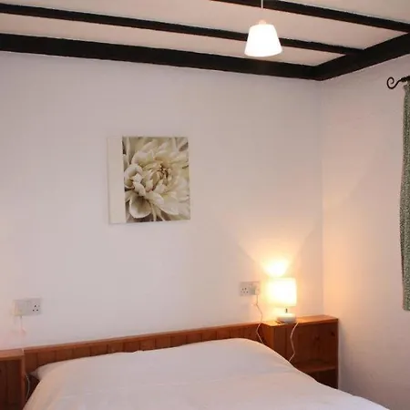 Lough Derg Thatched Cottages * Puckaun