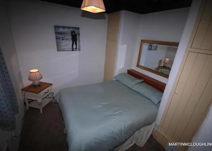 Hotel Lough Derg Thatched Cottages