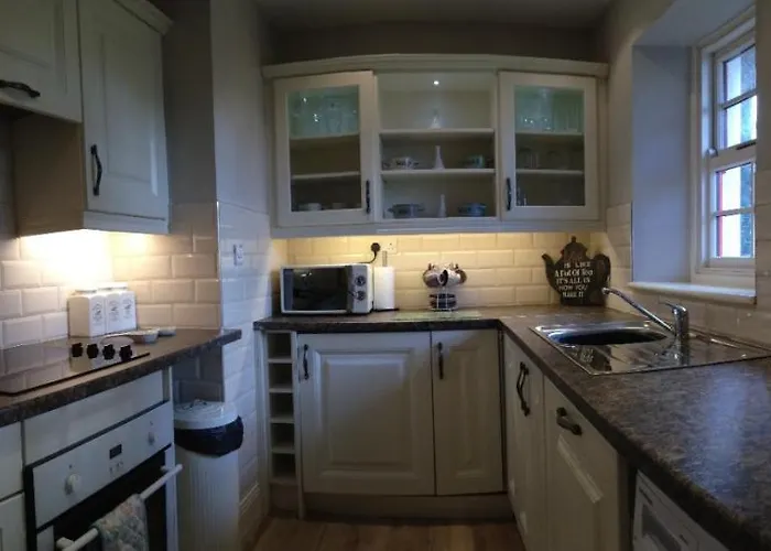 Lough Derg Thatched Cottages *