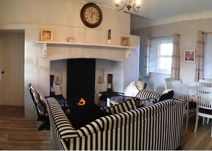 Lough Derg Thatched Cottages