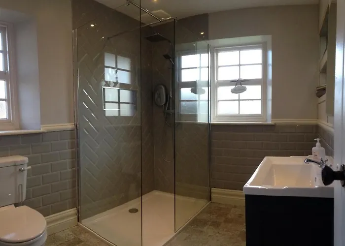 Lough Derg Thatched Cottages Hotel *